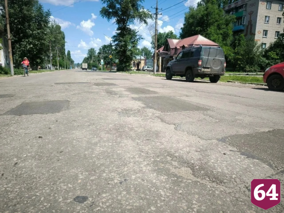 Глава назвал позором ремонт улиц в районном центре Саратовской области