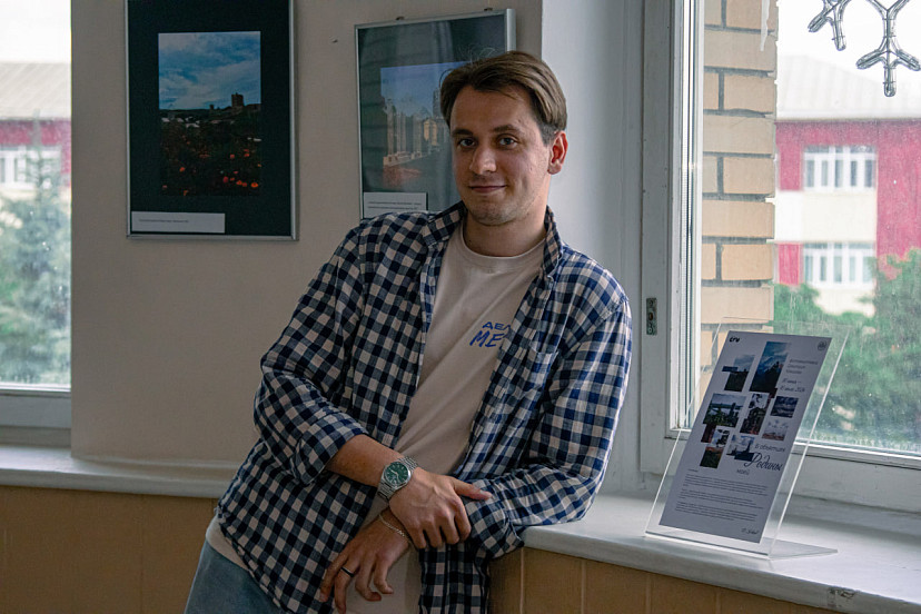 В СГУ в преддверии Дня России открылась выставка «В объятиях Родины моей»